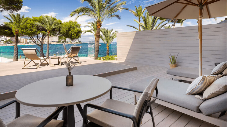 The Level Suite Solarium 